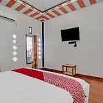 Oyo 92455 Hadhilfa Homestay Syariah Near Nowwa Cafe