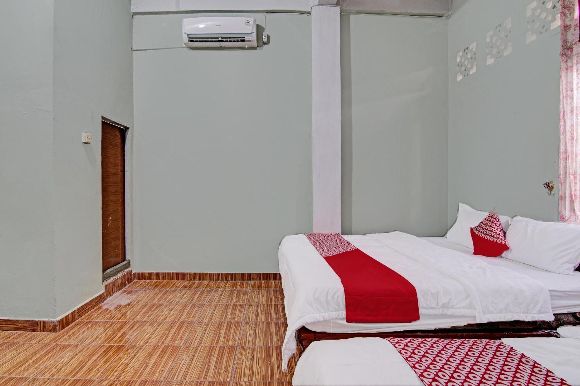 Oyo 92455 Hadhilfa Syariah Near Nowwa Cafe 2* Pekanbaru