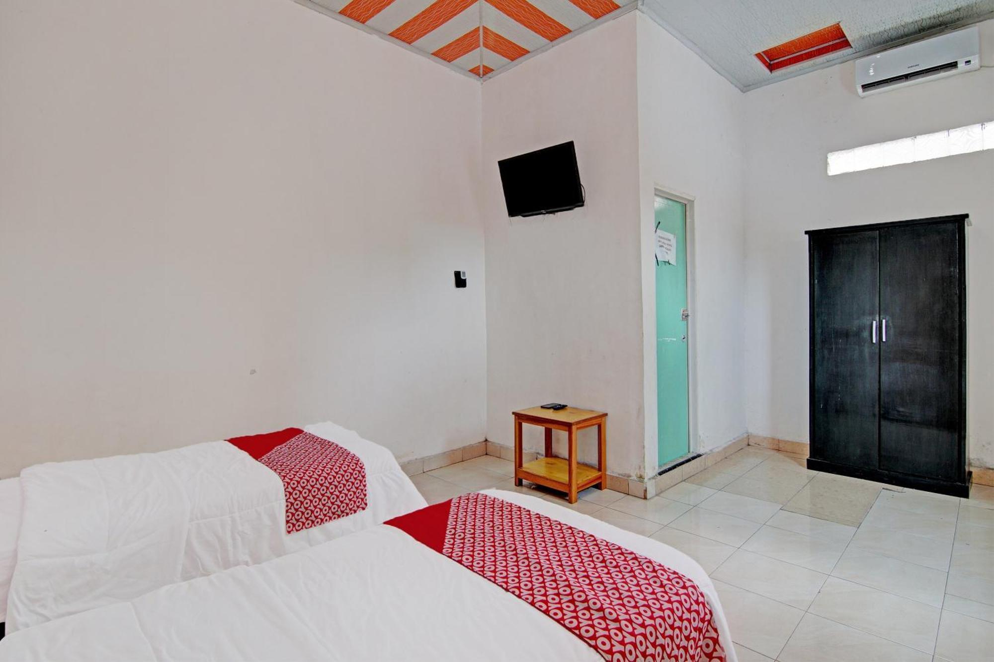 Oyo 92455 Hadhilfa Syariah Near Nowwa Cafe Pekanbaru